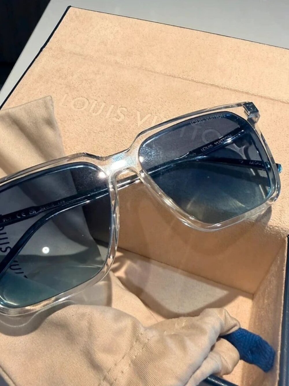 Louis Vuitton LV Rise Square Sunglasses "Transparane"
